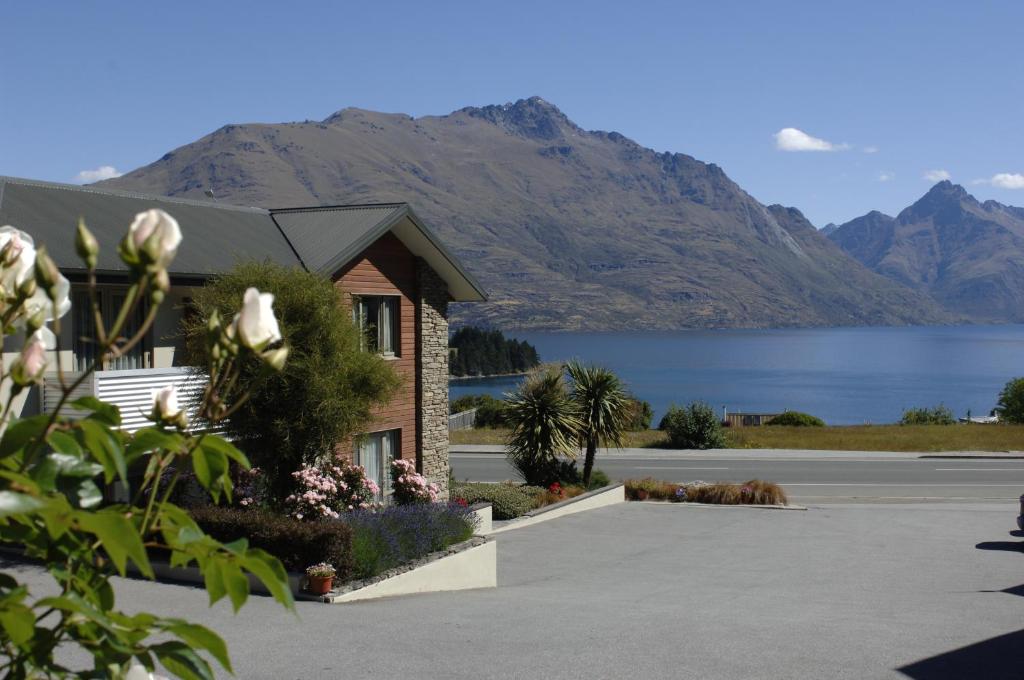 Queenstown Motel Apartments - image 3