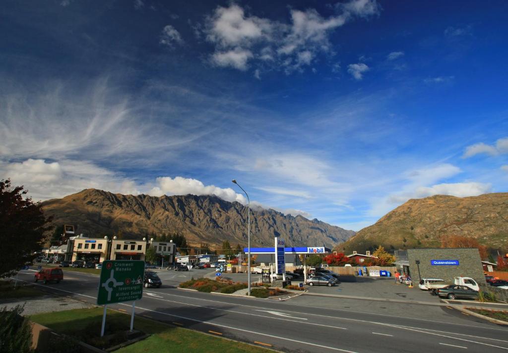 Queenstown Gateway Apartments - image 6