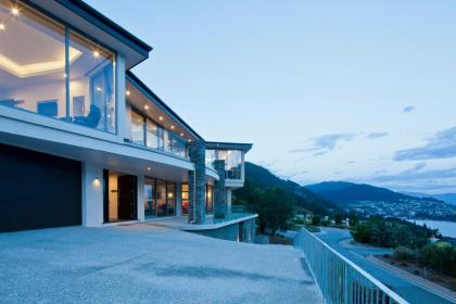 Lake Views at Aspen House by Amazing Accom - image 11