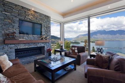 Lake Views at Aspen House by Amazing Accom - image 9