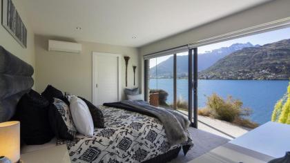 Kohanga Luxury Lakeside Villa by Amazing Accom - image 11