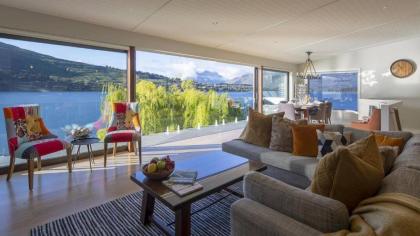 Kohanga Luxury Lakeside Villa by Amazing Accom - image 12