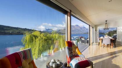 Kohanga Luxury Lakeside Villa by Amazing Accom - image 6