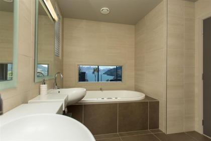 Downtown Queenstown Apartment - image 7