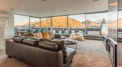 Penthouse on Hallenstein by Amazing Accom - image 1