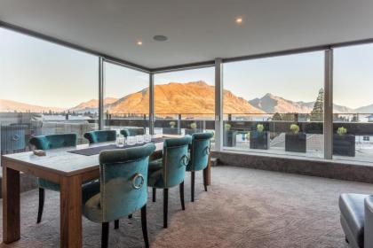 Penthouse on Hallenstein by Amazing Accom - image 2