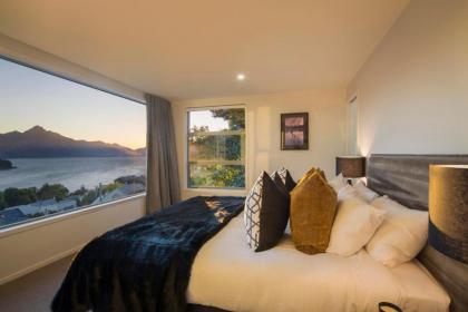 Lakefront Luxury by Amazing Accom - image 13