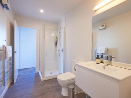 Central Spa Escape - Queenstown Apartment F2 - image 10