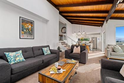 Queenstown Lakefront Dream 4 Bed - image 18