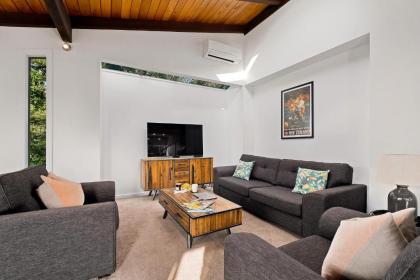 Queenstown Lakefront Dream 4 Bed - image 20