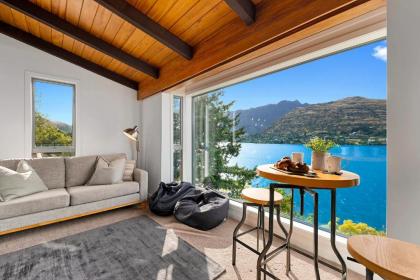 Queenstown Lakefront Dream 4 Bed - image 9