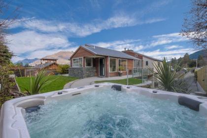 Central Queenstown Hideaway - image 1