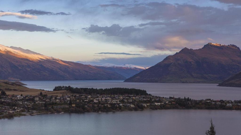 Mountain & Lake Views - main image