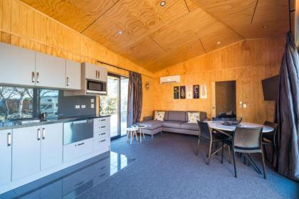 Apartments at Queenstown TOP 10 Holiday Park - image 12