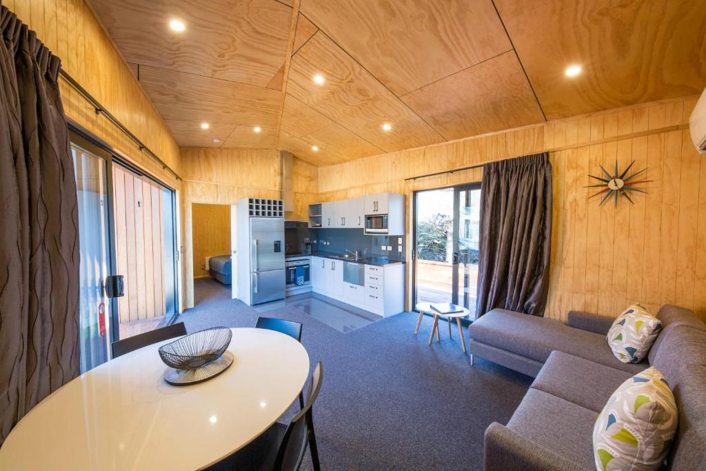 Apartments at Queenstown TOP 10 Holiday Park - image 6