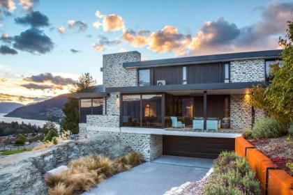 Wakatipu Heights - image 1