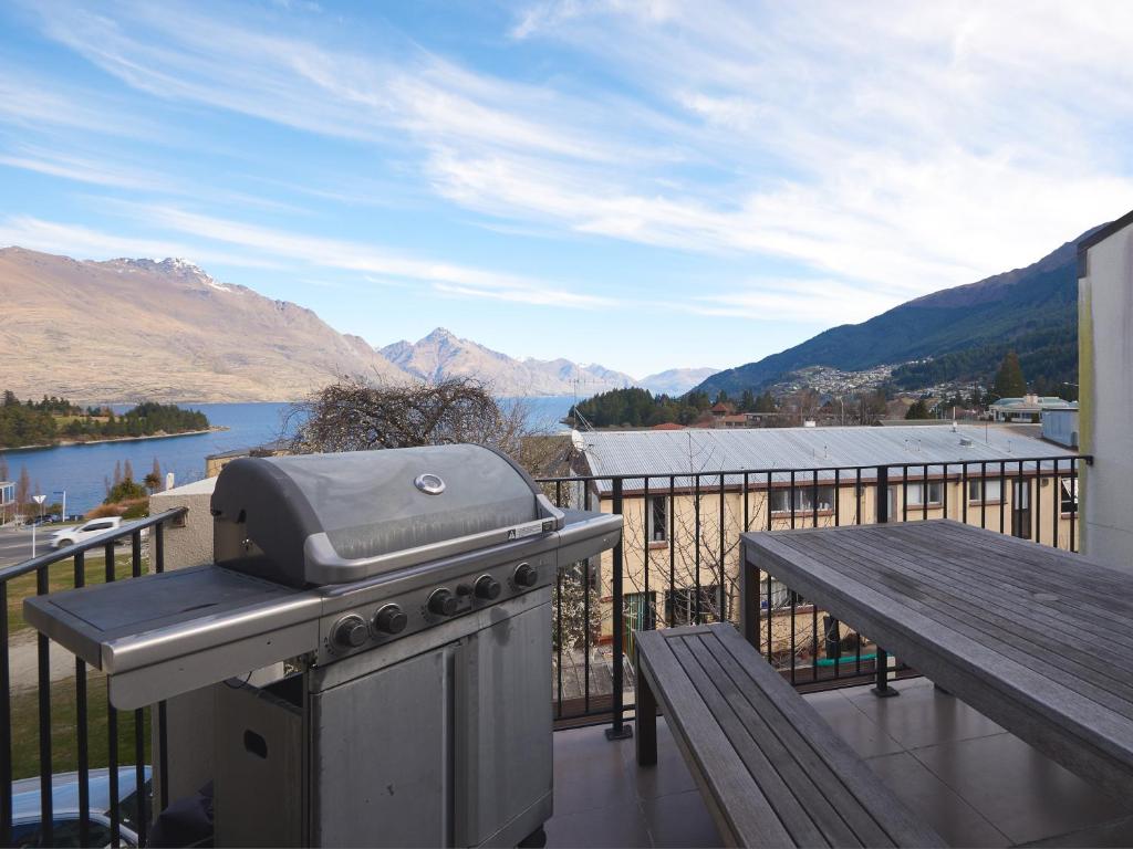 Copper Ridge Views - Queenstown Apartment - main image