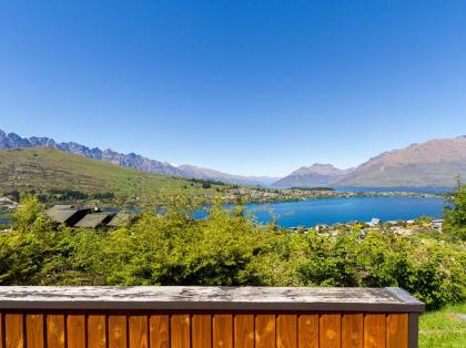 Fantail on Goldleaf - Queenstown Holiday Home - image 3