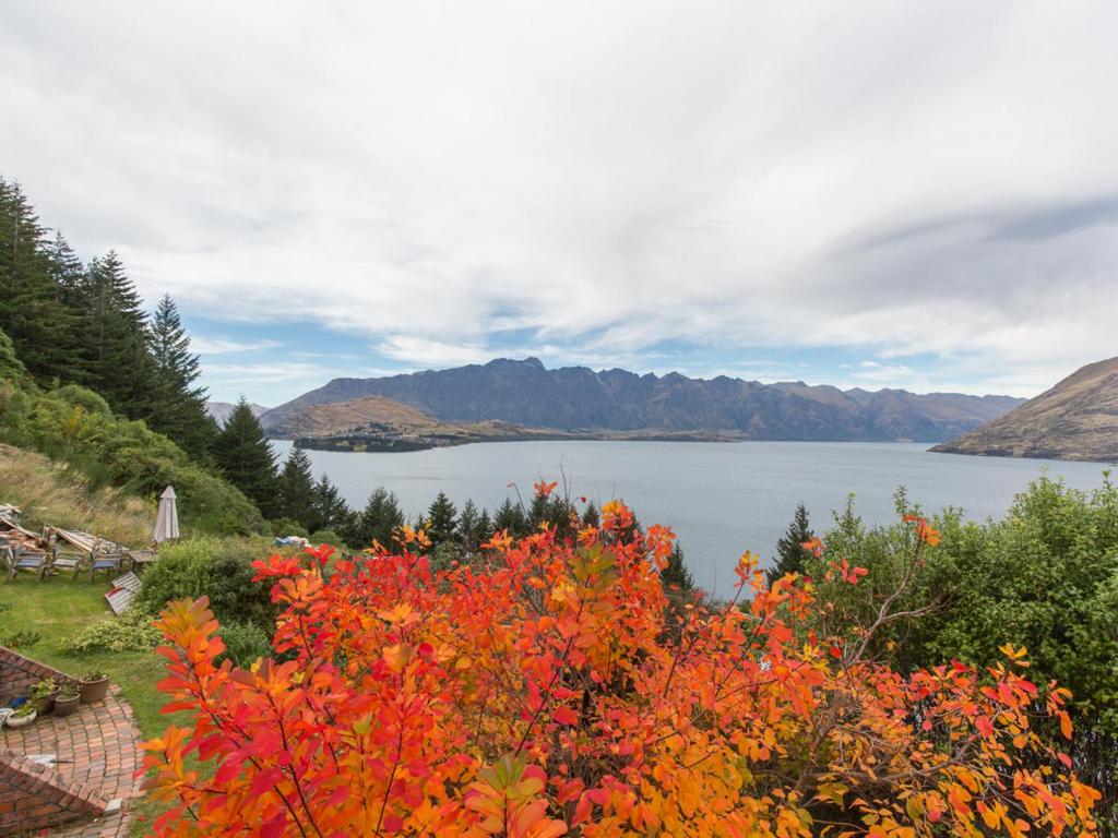 Crows Nest - Queenstown Holiday Home - main image