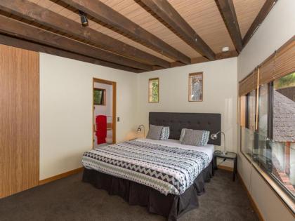 Crows Nest - Queenstown Holiday Home - image 11