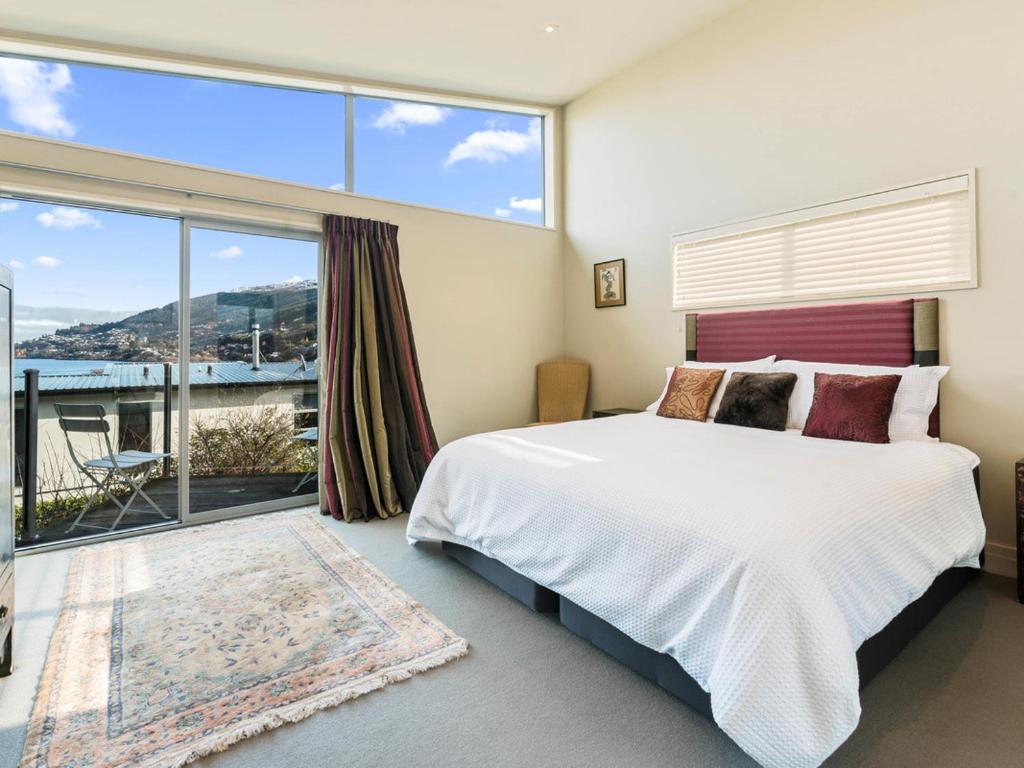 Lake Views on Yewlett - Queenstown Holiday Home - image 6