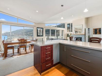 Lake Views on Yewlett - Queenstown Holiday Home - image 8