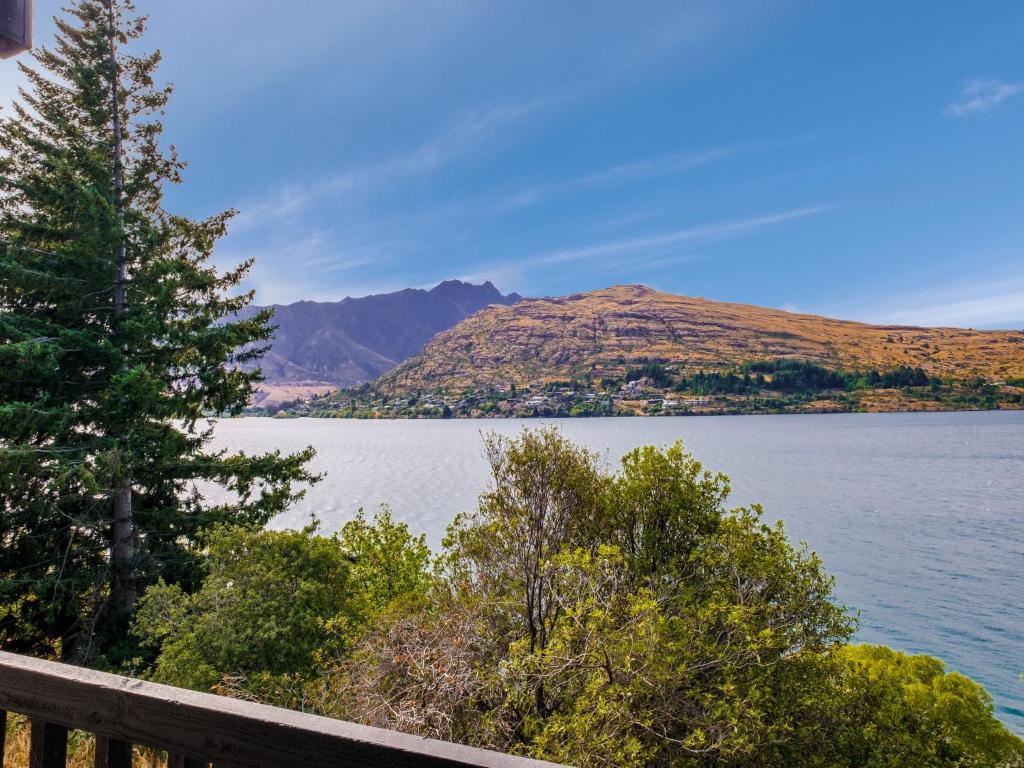 Queenstown Lakefront 1 Bed - image 3