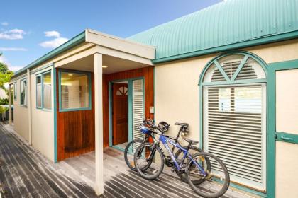 Huge Lakefront Delight - Queenstown Holiday Home - image 17