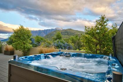 Huge Lakefront Delight - Queenstown Holiday Home - image 20