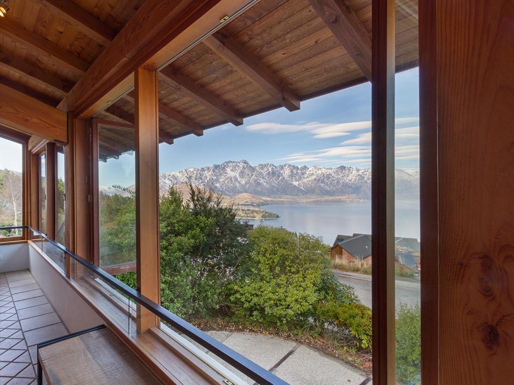 Vista Retreat - Queenstown Holiday Home - main image