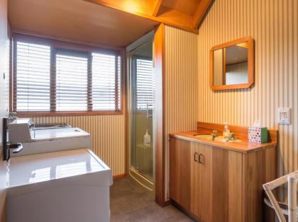 Evergreen Haven - Queenstown Holiday Home - image 8