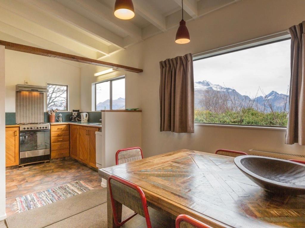 Central Southern Lakes - Queenstown Holiday Home - image 5