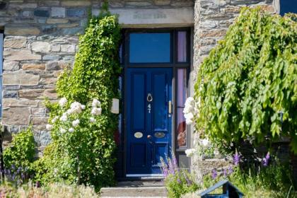 Historic Stonehouse & Alley Cottage - Sleeps 14 with spa pool - image 17