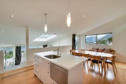 Highview Retreat - Huge holiday home in Queenstown - image 9