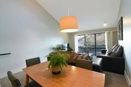 Modern 3 bedroom with stunning postcard views! - image 6