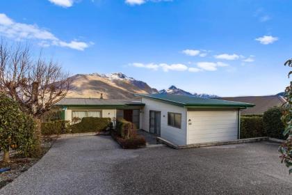 A Gem on Earnslaw - stunning views and walking distance to town - image 11