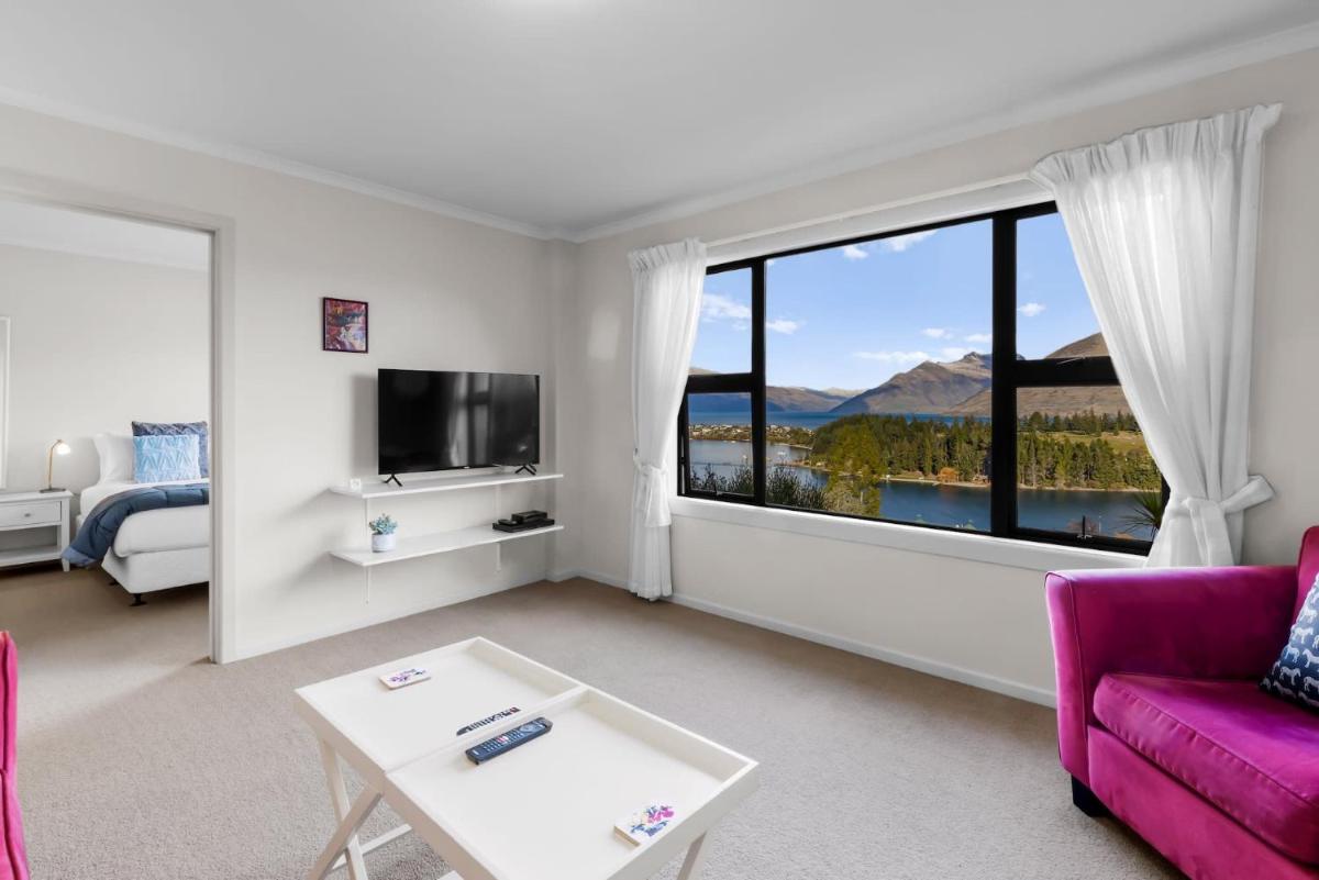 A Gem on Earnslaw - stunning views and walking distance to town - image 2