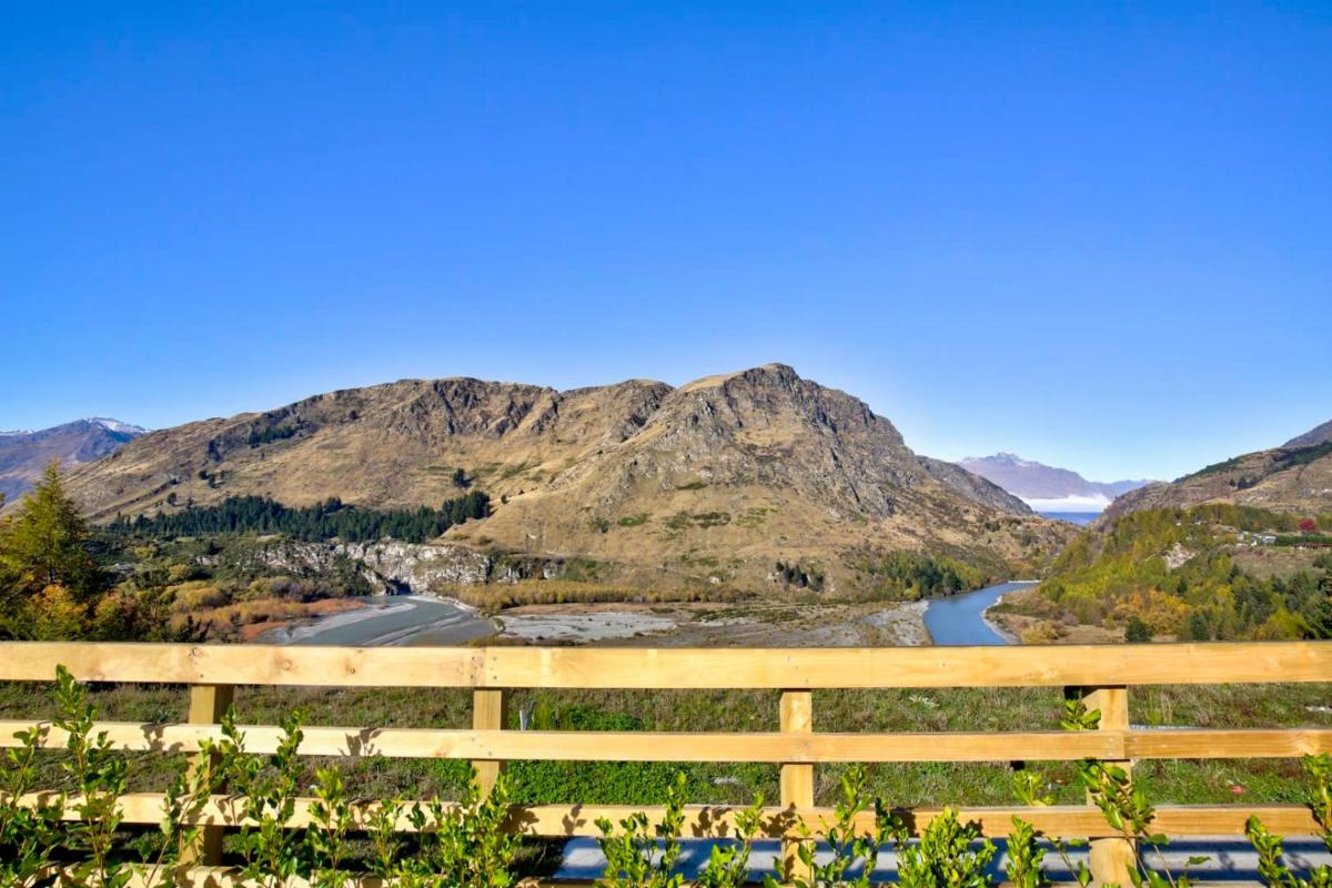 Aroha Apartment at the base of Coronet Peak - image 4