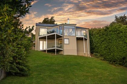 Sun-filled on Wakatipu - New Queenstown Listing Queenstown 