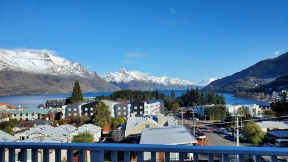 Central Lakeview 4Bedrooms Apartment -镇上湖景4房套房 Queenstown