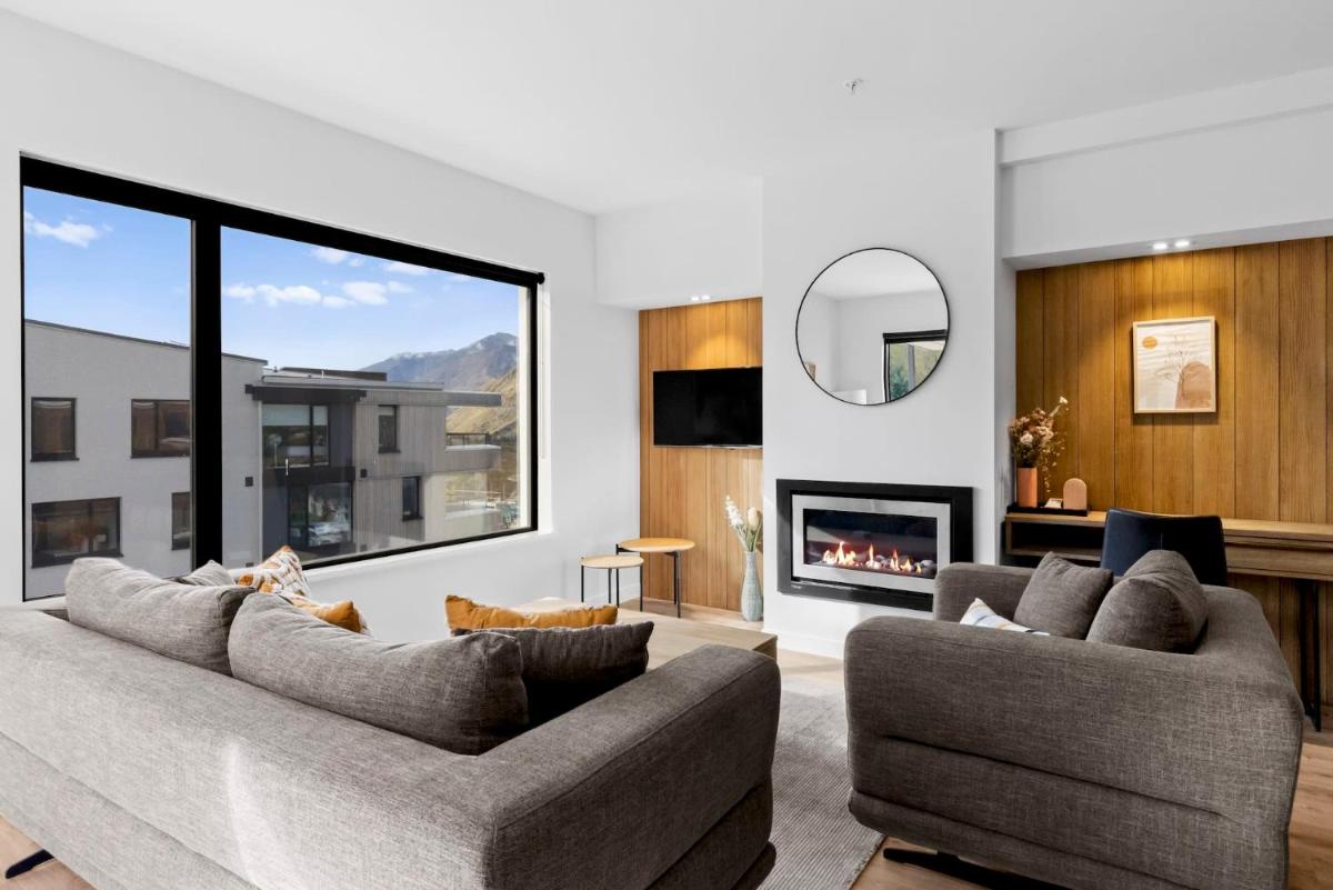 Penthouse Apt 24 at the base of Coronet Peak - image 2