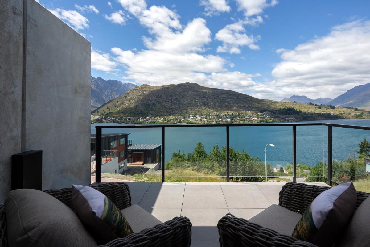 4 Bedroom Home with elevated views of Lake Wakatipu & The Remarkables - main image