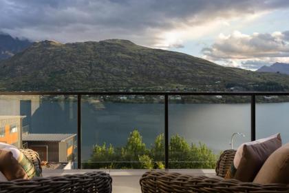 4 Bedroom Home with elevated views of Lake Wakatipu & The Remarkables - image 15