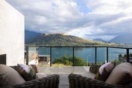 4 Bedroom Home with elevated views of Lake Wakatipu & The Remarkables - image 18