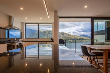 4 Bedroom Home with elevated views of Lake Wakatipu & The Remarkables - image 3