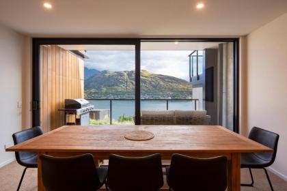 4 Bedroom Home with elevated views of Lake Wakatipu & The Remarkables - image 8