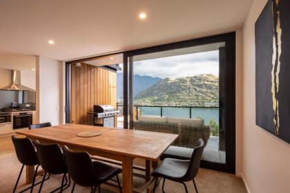 4 Bedroom Home with elevated views of Lake Wakatipu & The Remarkables - image 9