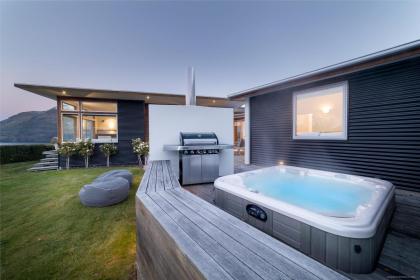 Whakata on Whitbourn - Luxury Retreat With Spa - image 15