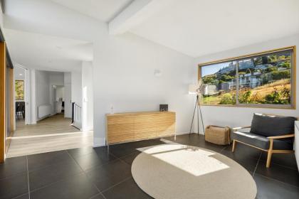 Whakata on Whitbourn - Luxury Retreat With Spa - image 8