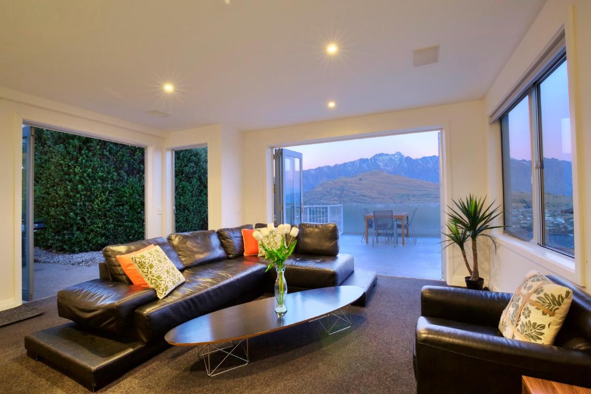 Hensman Haven - Queenstown Holiday Home - image 3